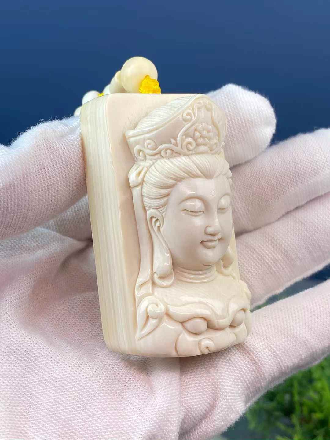 Liontin Bodhisattva Guanyin