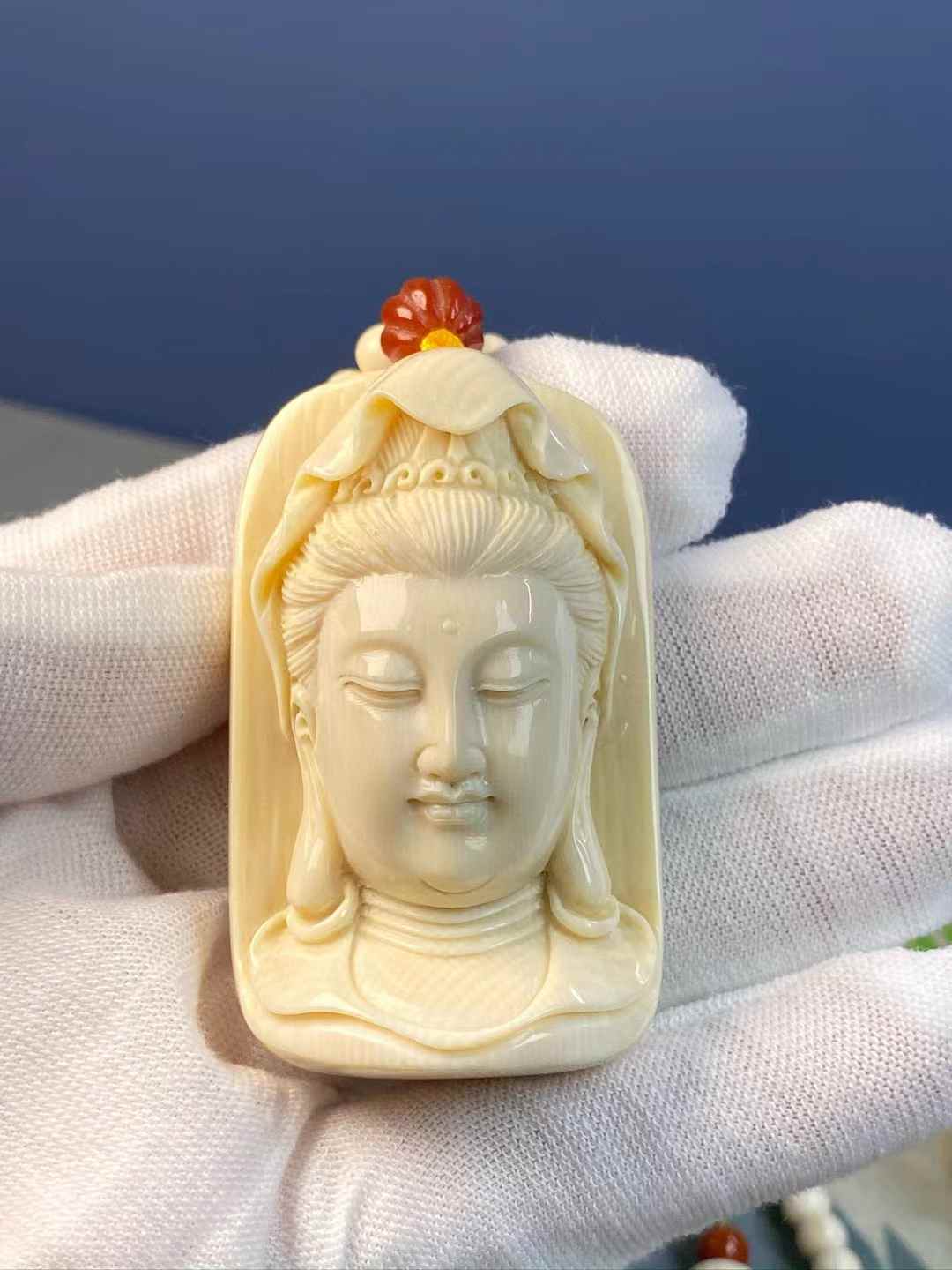 Liontin Bodhisattva Guanyin