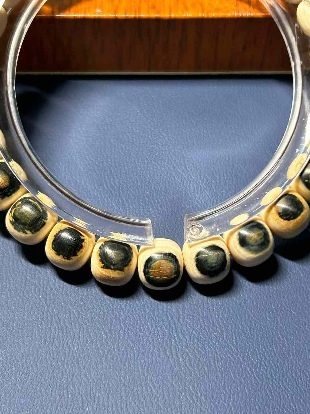 8/7mm Blue Eye Bracelet