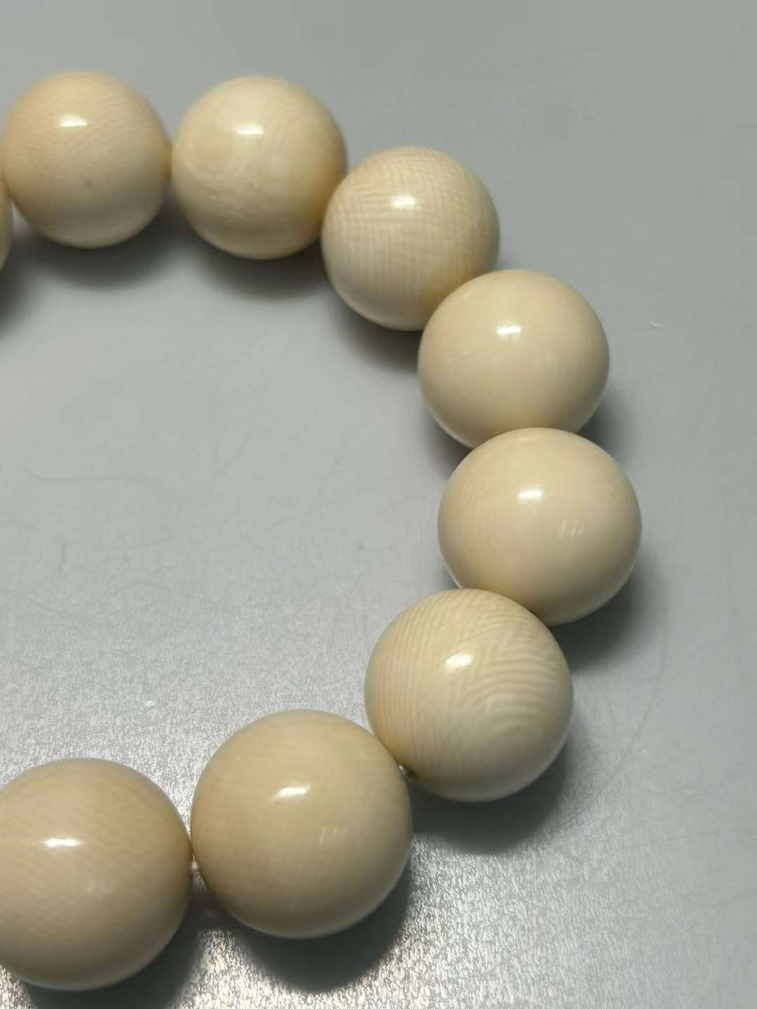 18mm Round Beads (13 Pieces)