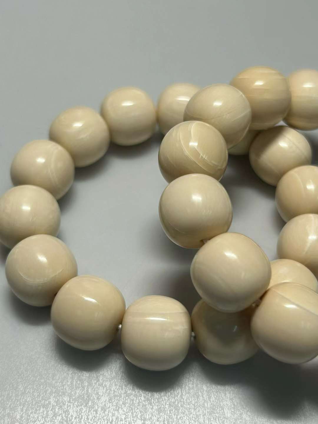 16/15mm Old Style Bead Bracelet