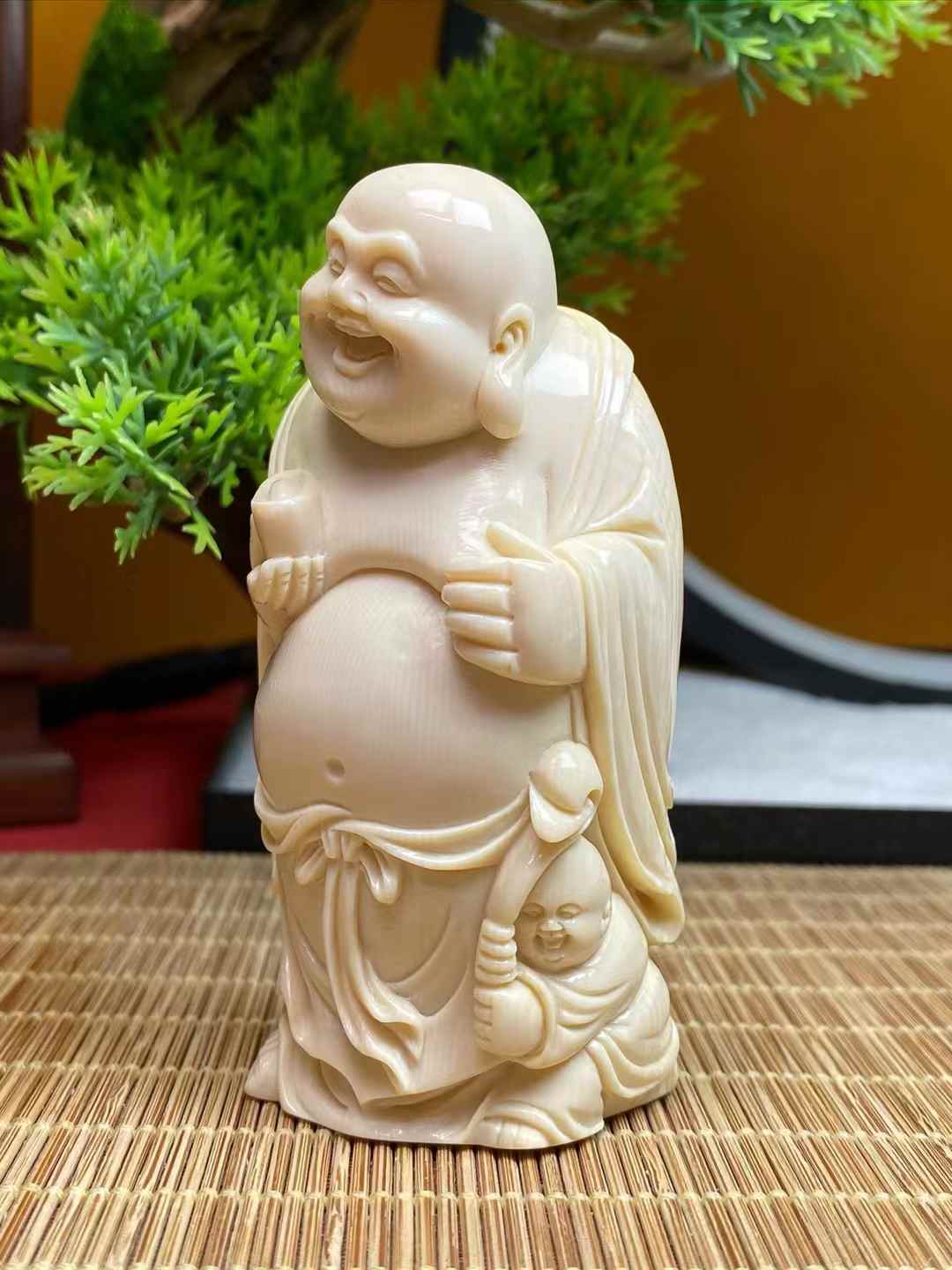 Ornamen Kecil Maitreya Pembawa Kekayaan