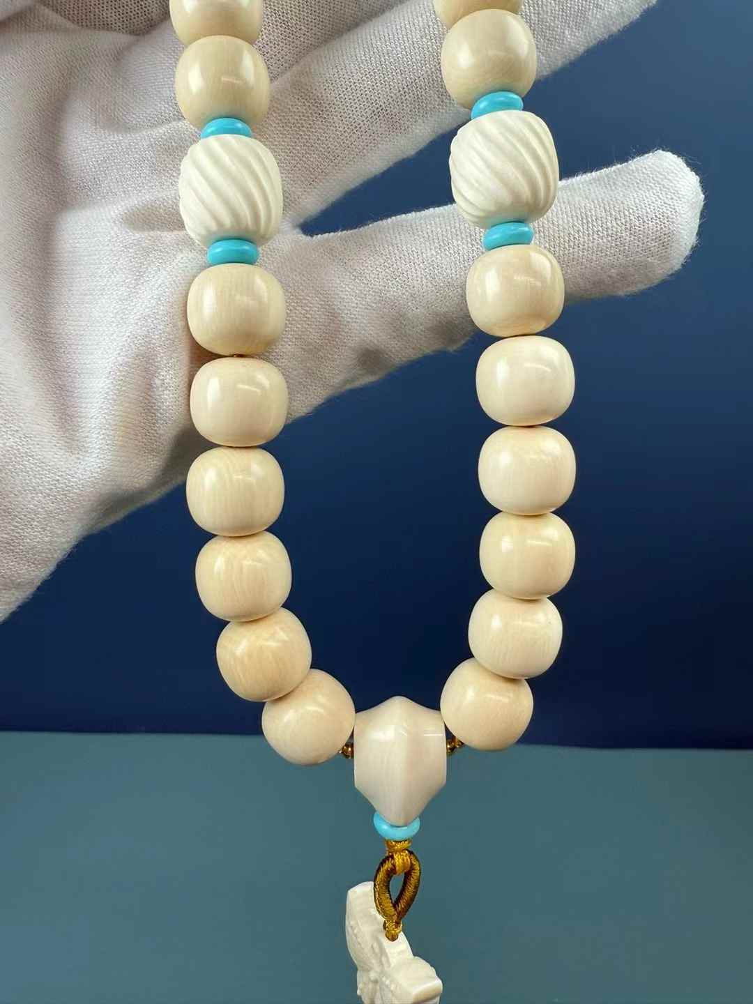 Rama-rama Pegang Tangan