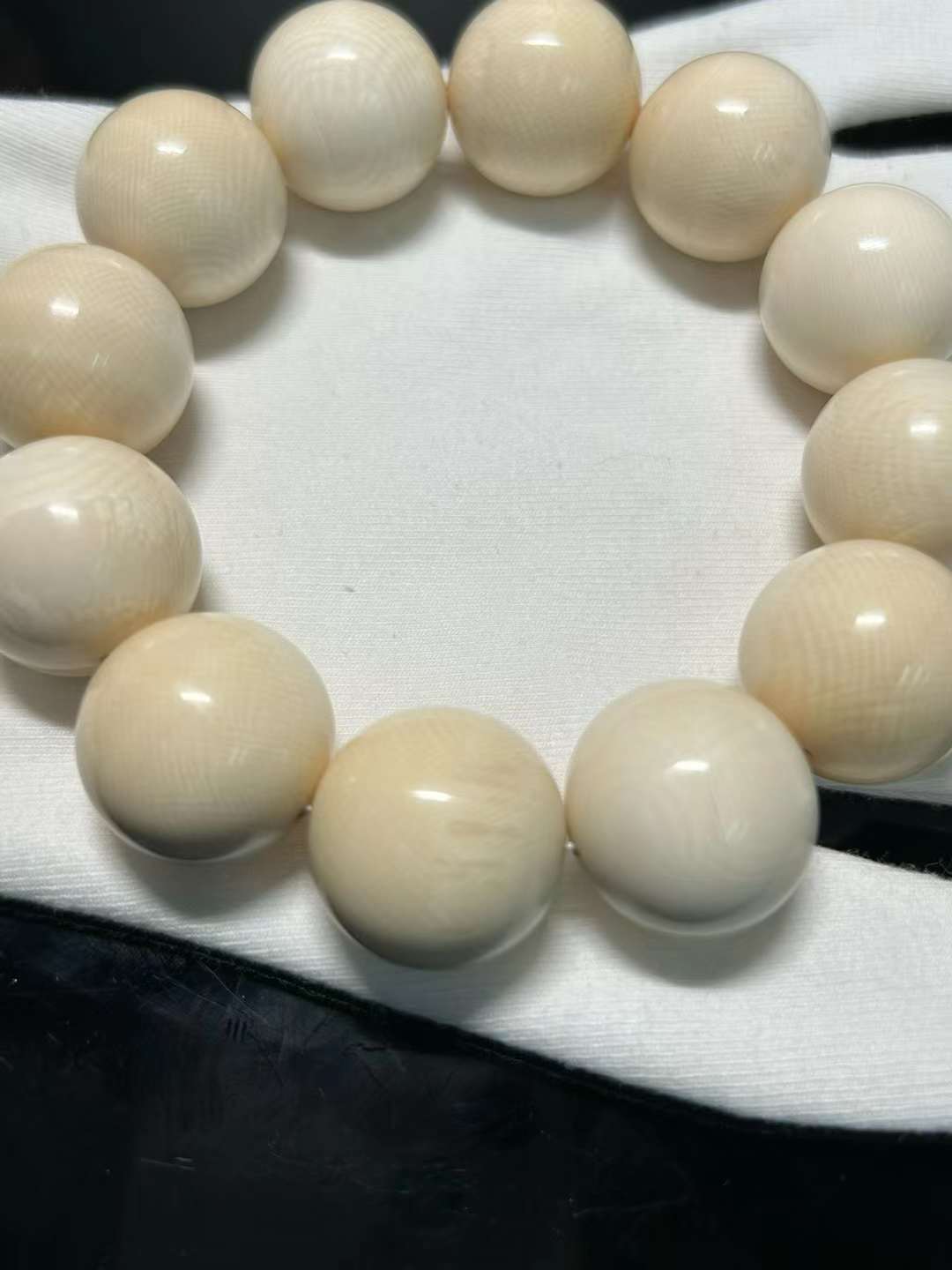 20mm Round Beads (12 Pieces)
