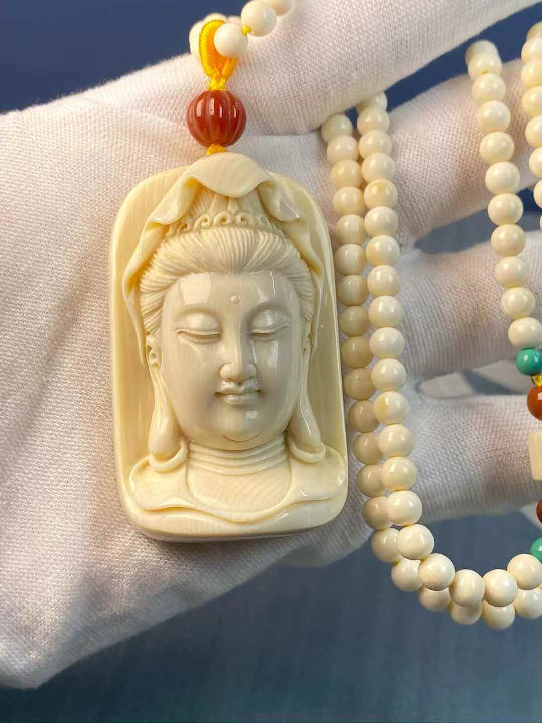Liontin Bodhisattva Guanyin