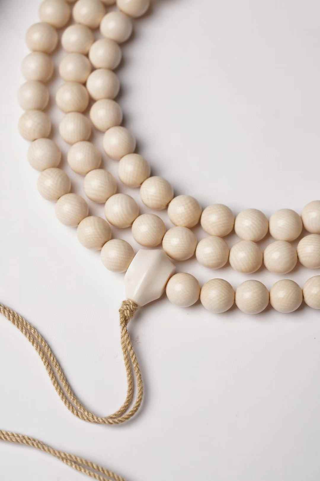 Full pattern round beads