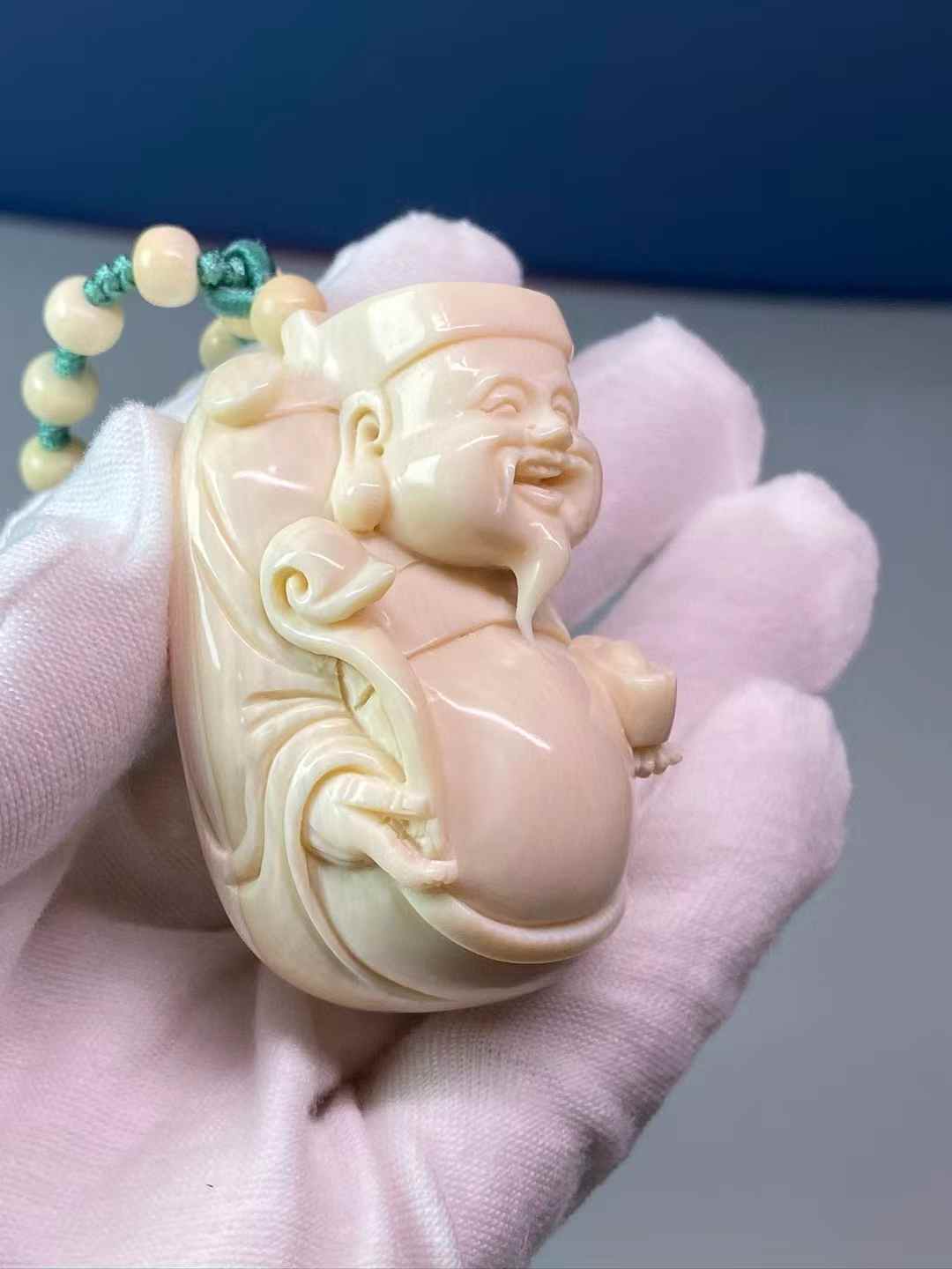 Tuhan Pemberi Kekayaan Pegang Tangan