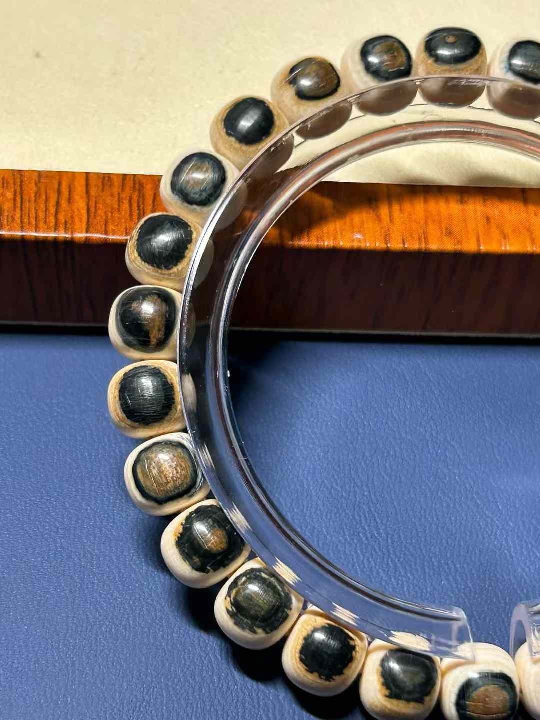 8/7mm Blue Eye Bracelet