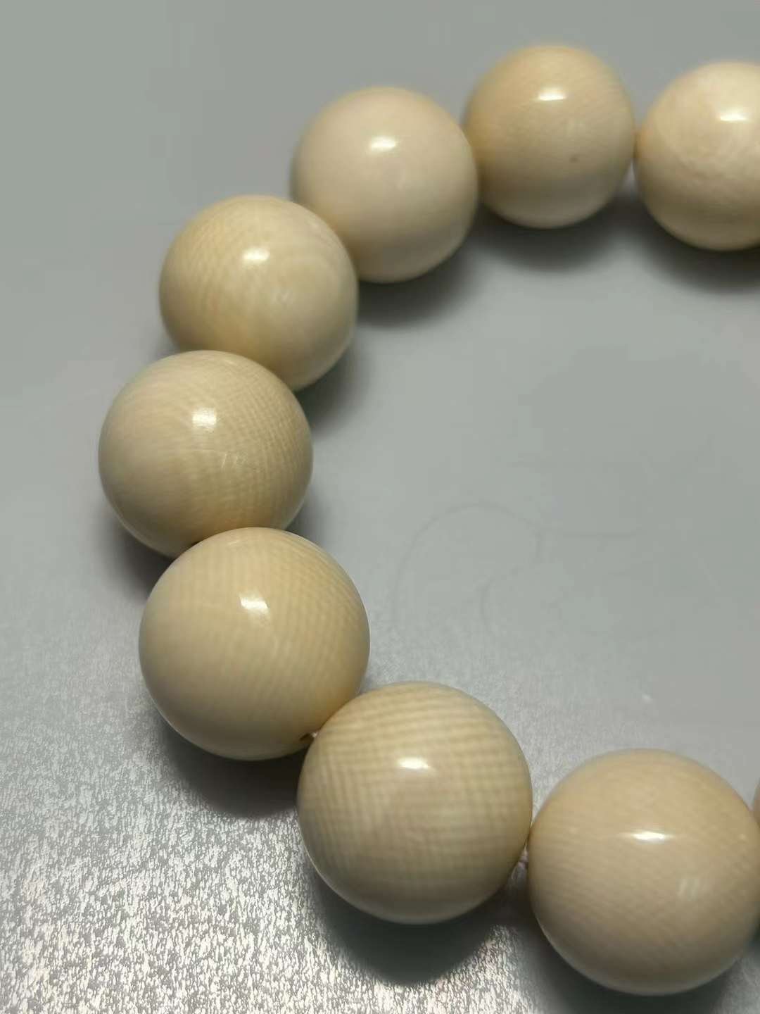 18mm Round Beads (13 Pieces)