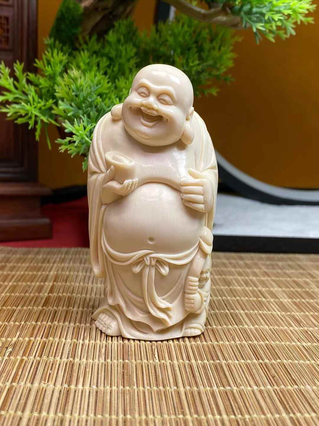Ornamen Kecil Maitreya Pembawa Kekayaan