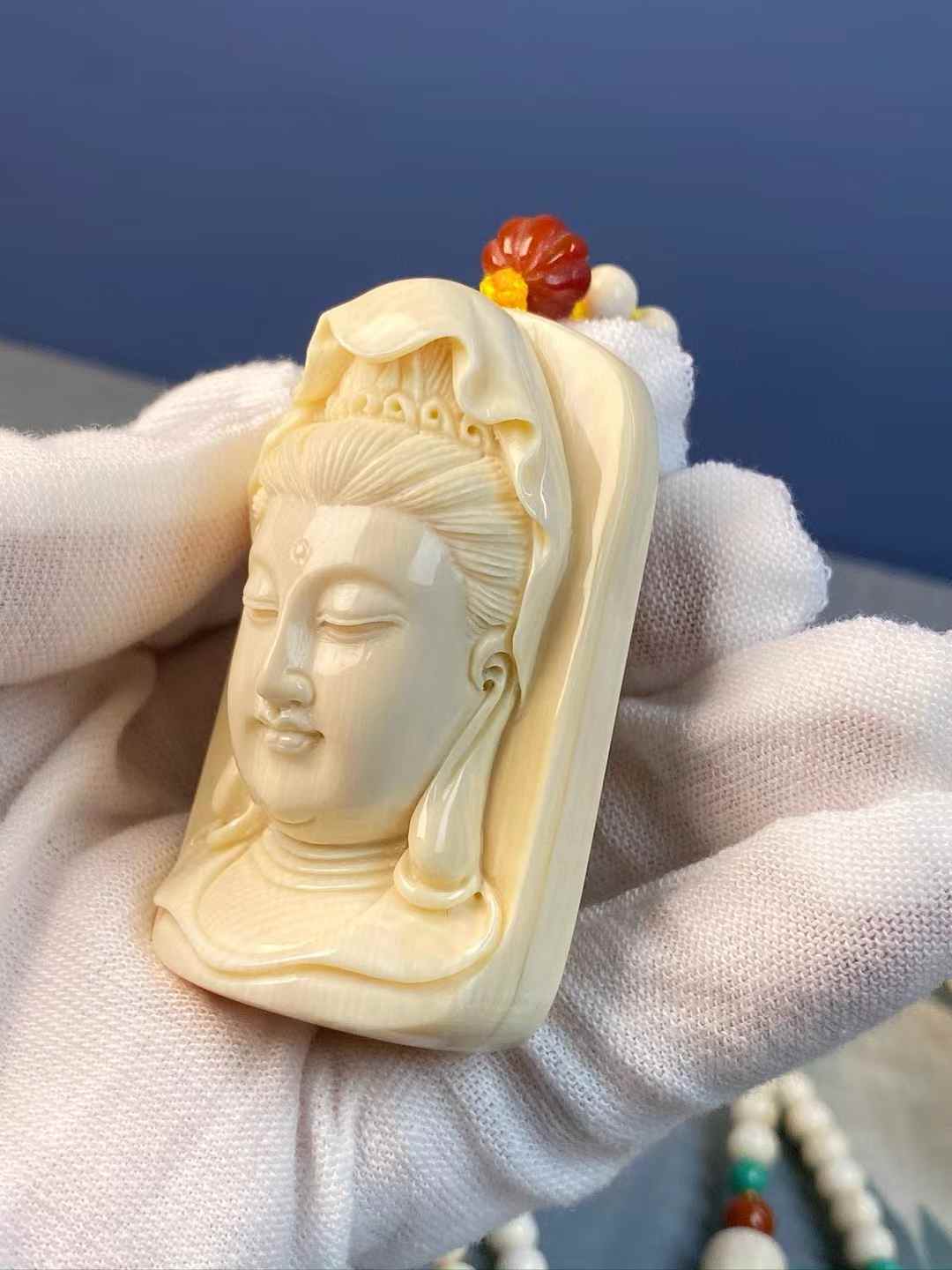 Liontin Bodhisattva Guanyin