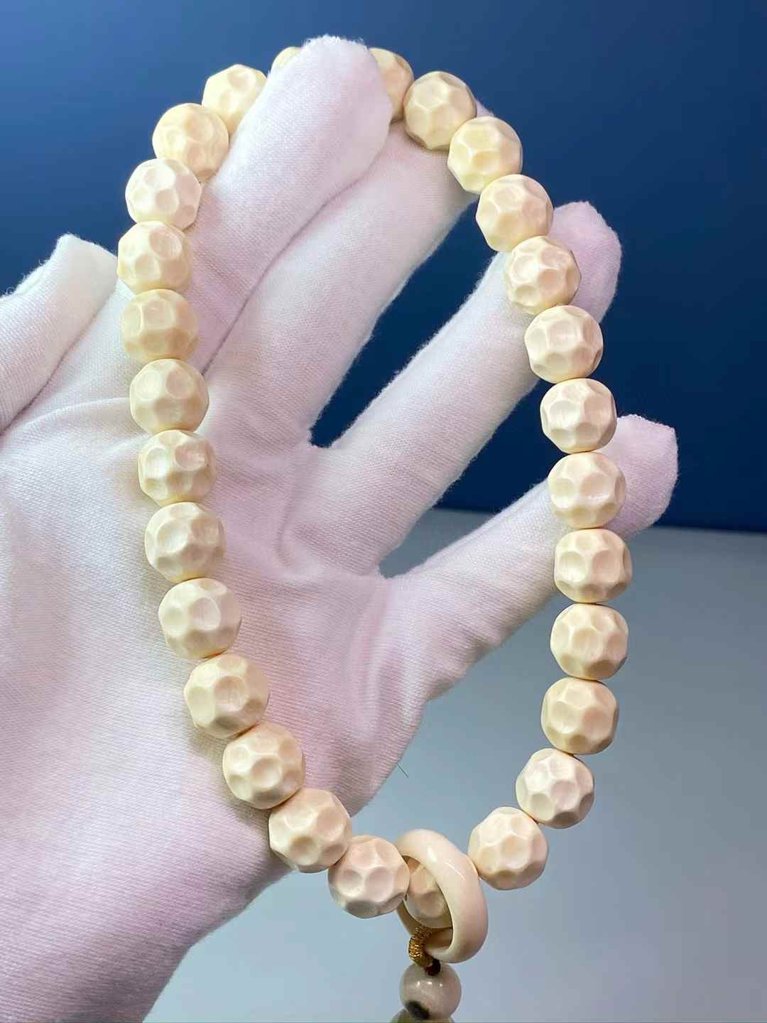 Pegang Tangan Manik Tanpa Bentuk