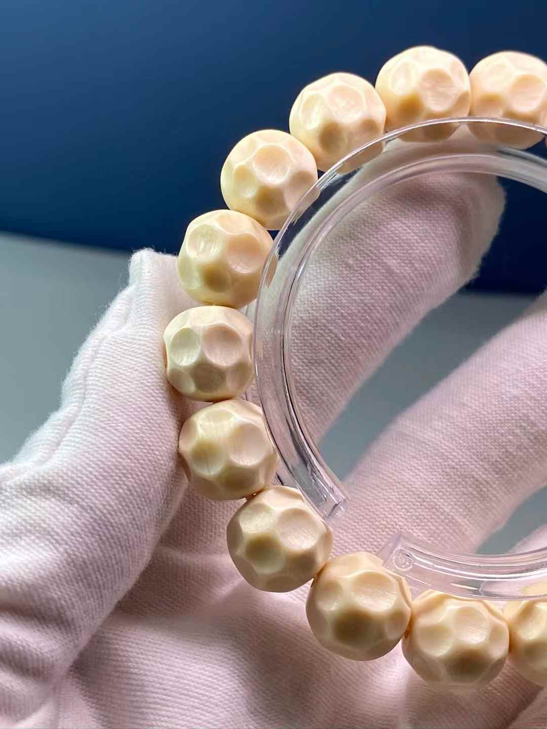 Gelang Manik Tak Berbentuk