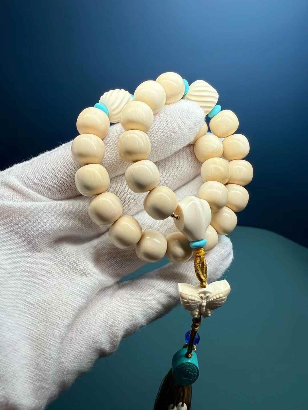 Rama-rama Pegang Tangan