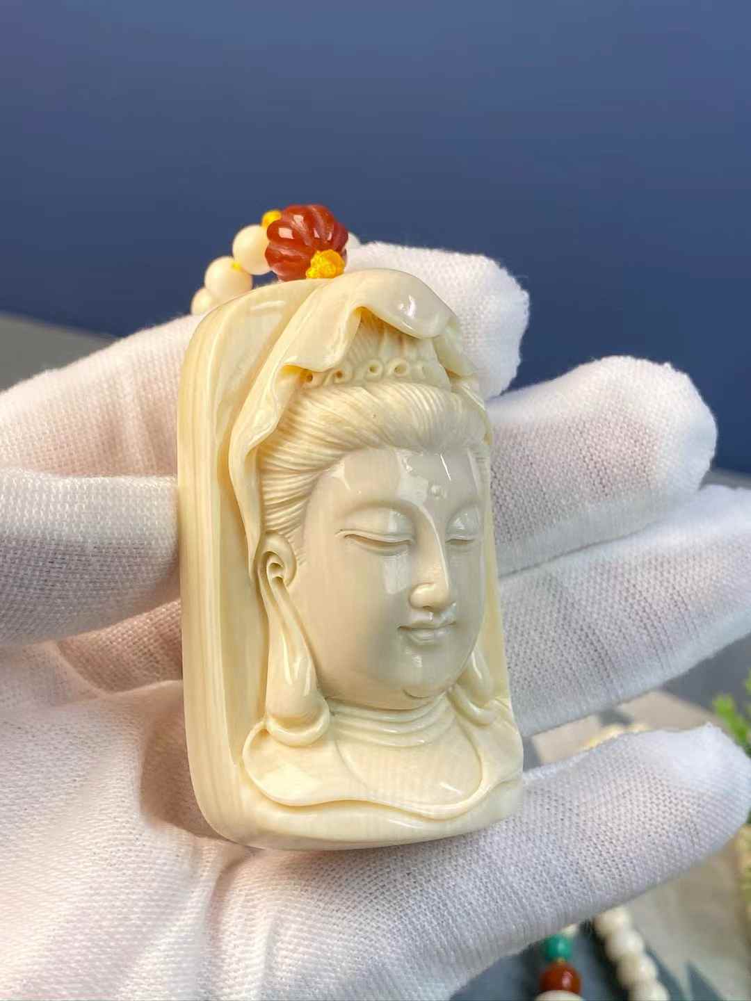 Liontin Bodhisattva Guanyin