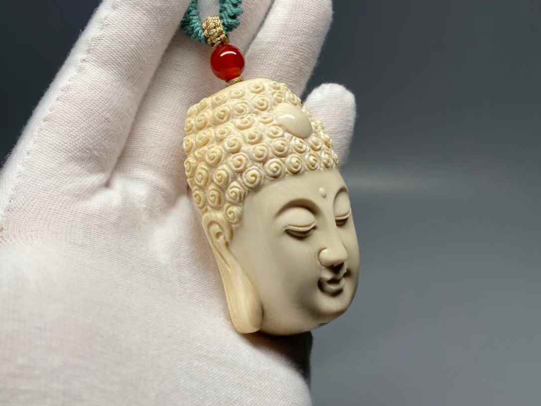 Kepala Buddha Matahari Besar