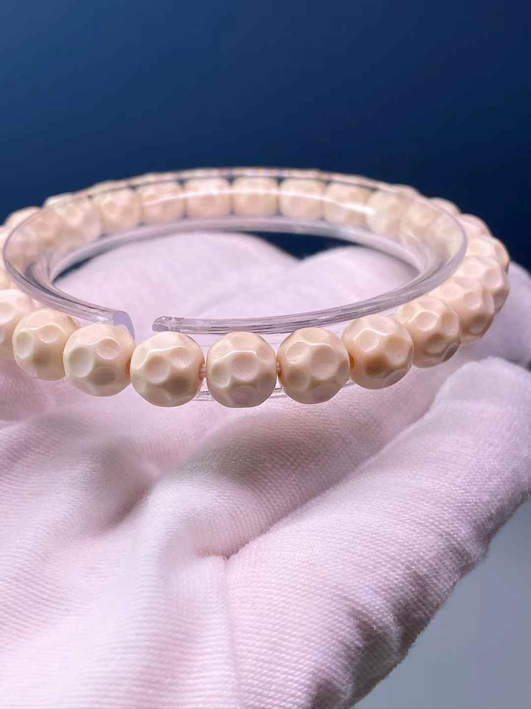 Gelang Manik Tak Berbentuk