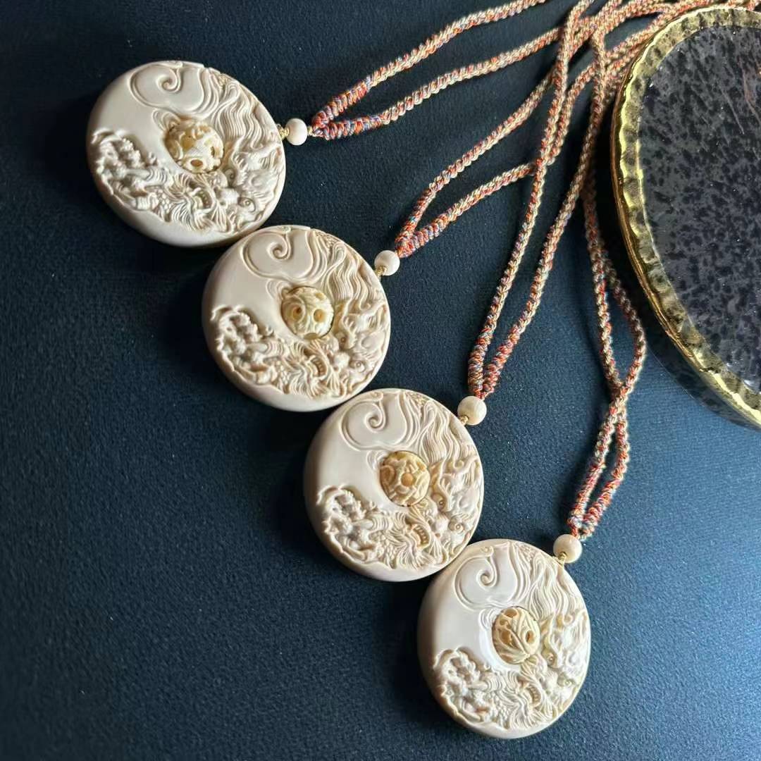 Liontin Naga Ganda Premium Bermain dengan Mutiara