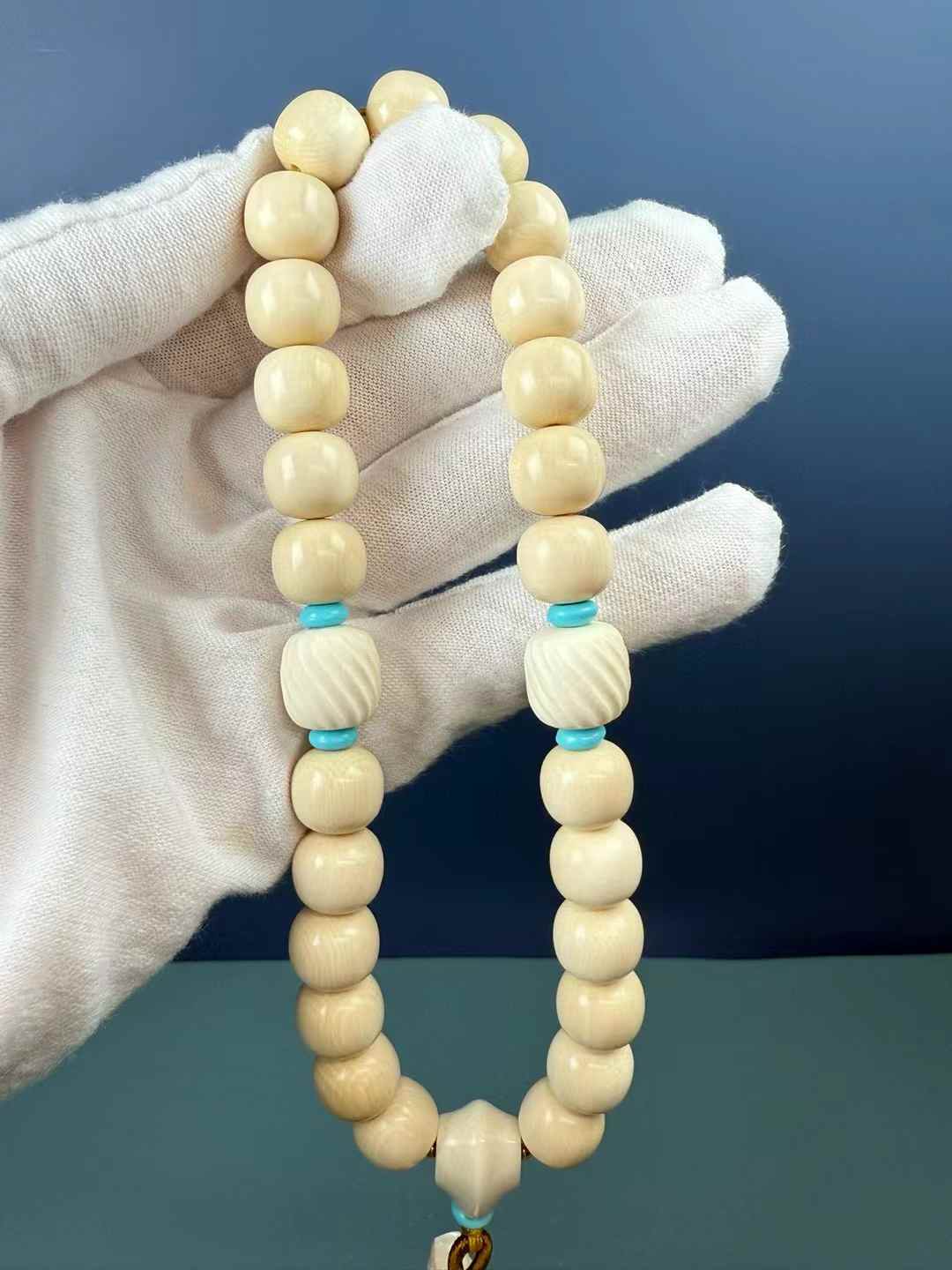 Rama-rama Pegang Tangan