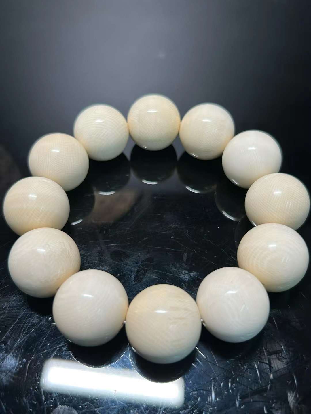 20mm Round Beads (12 Pieces)