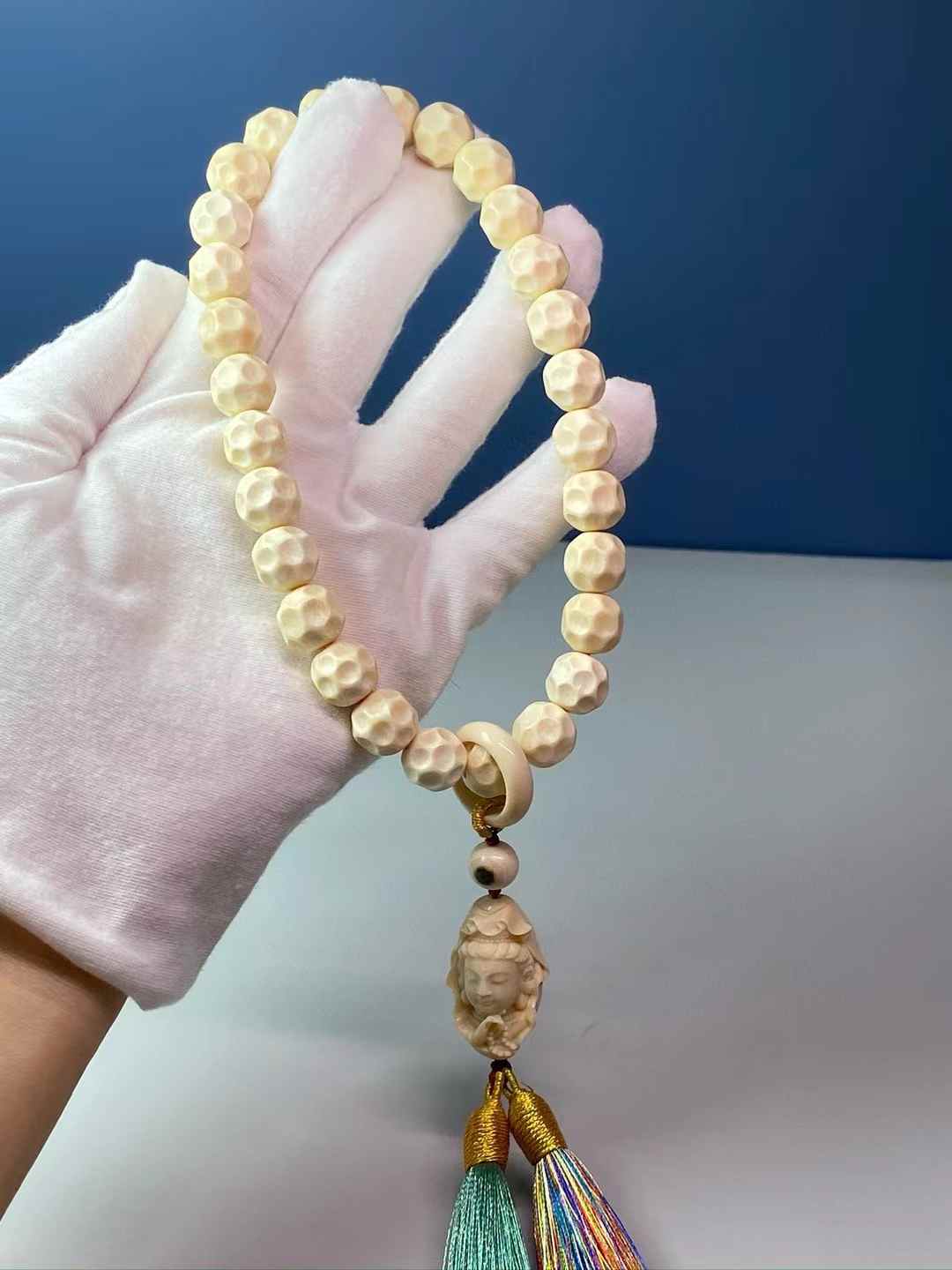 Pegang Tangan Manik Tanpa Bentuk