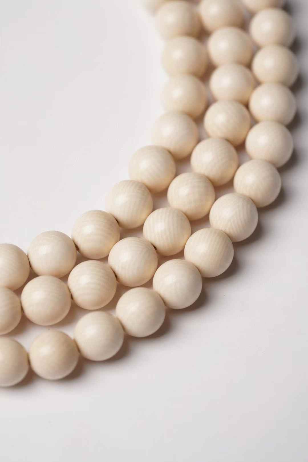 Full pattern round beads