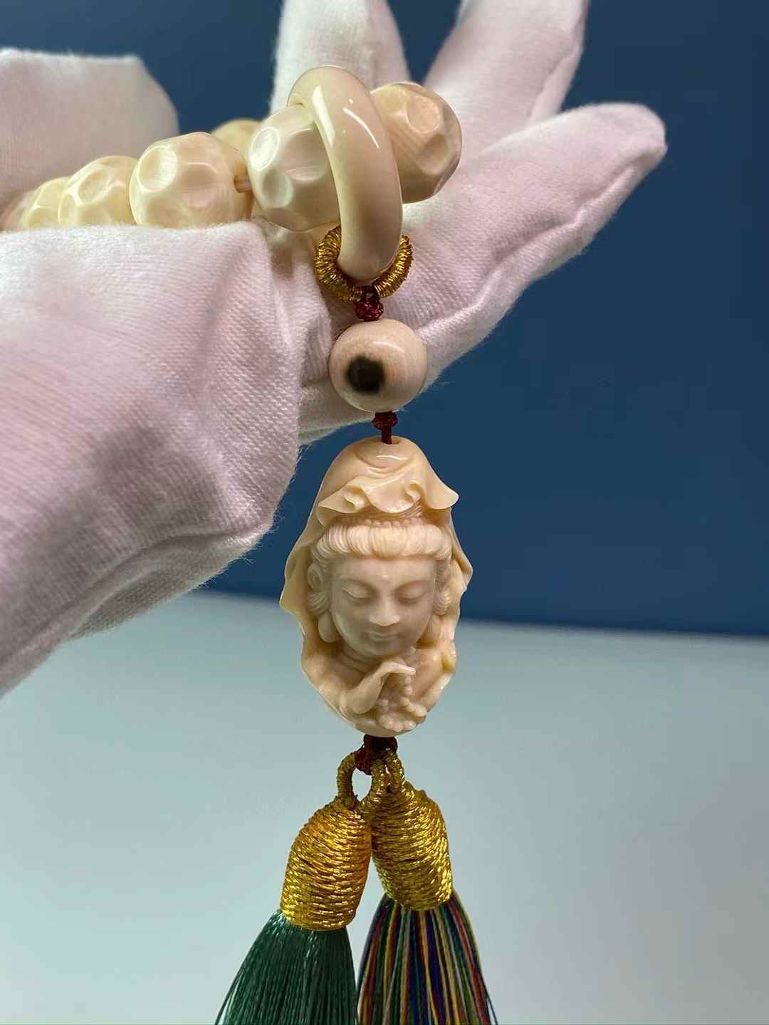 Pegang Tangan Manik Tanpa Bentuk