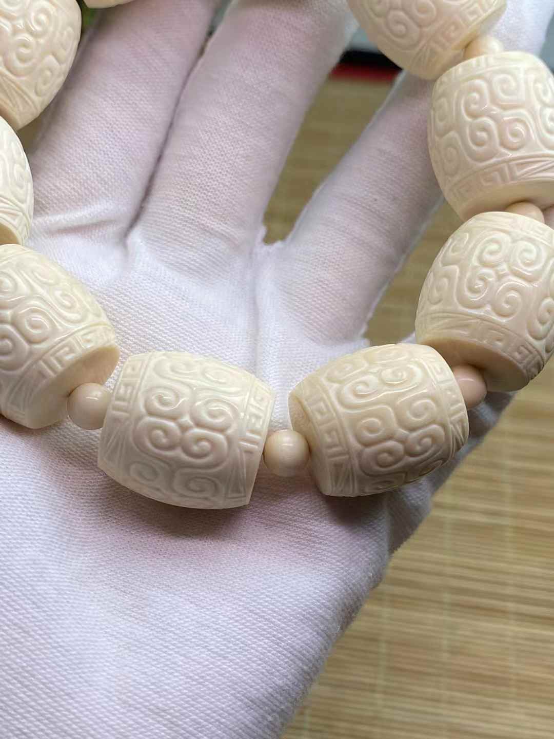 Gelang Manik-manik Laras Bermotif Awan