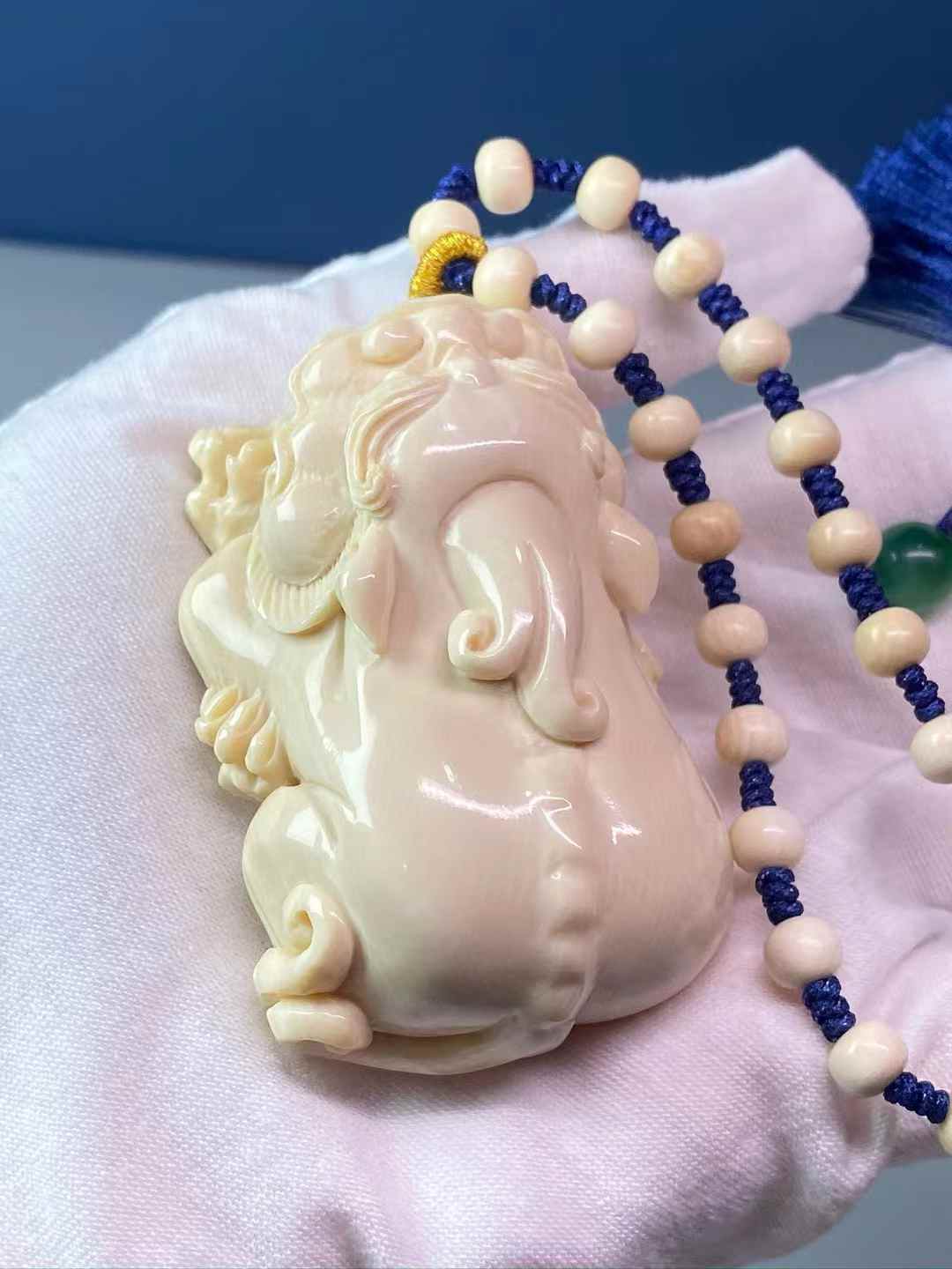 Pegang Tangan Pixiu Membawa Kekayaan