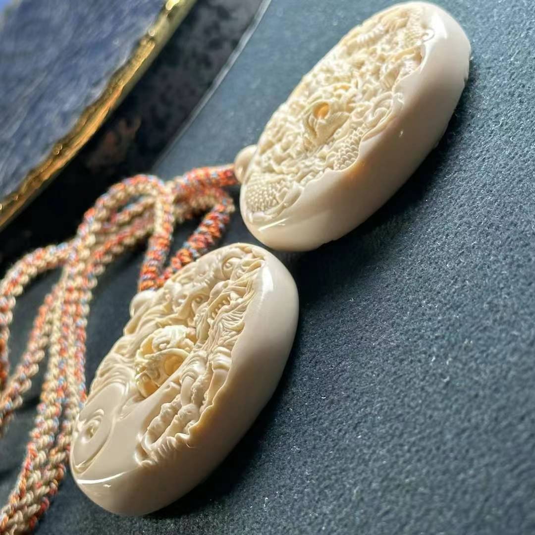 Liontin Naga Ganda Premium Bermain dengan Mutiara