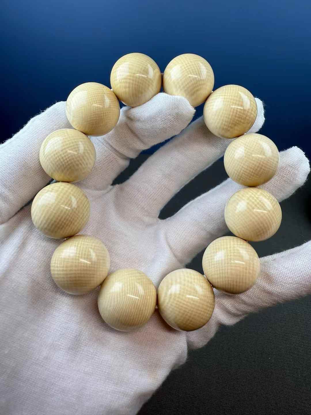 Gelang manik bulat berwarna kopi