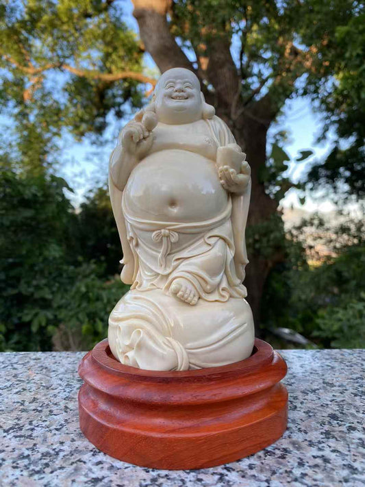 Maitreya Buddha yang ceria