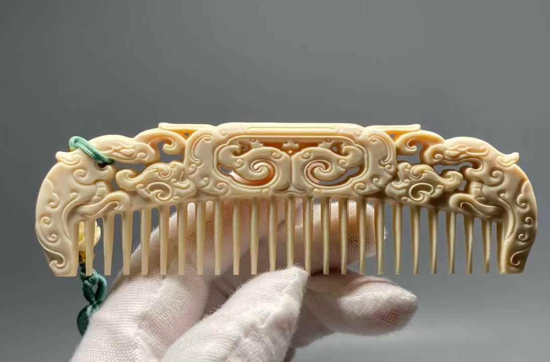 Antique Style Comb