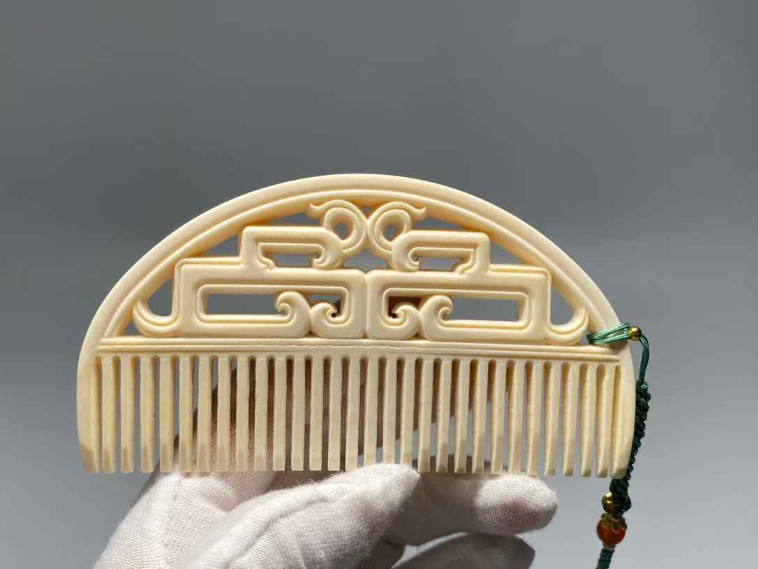 Palace Style Antique Comb