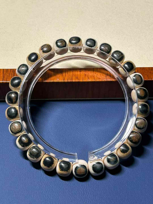 8/7mm Blue Eye Bracelet